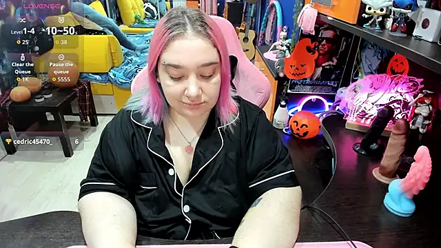 Softie Sofy online show from October 2025 02:24:01 AM