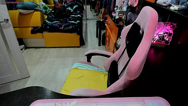 Softie Sofy online show from April 2026 04:13:02 AM