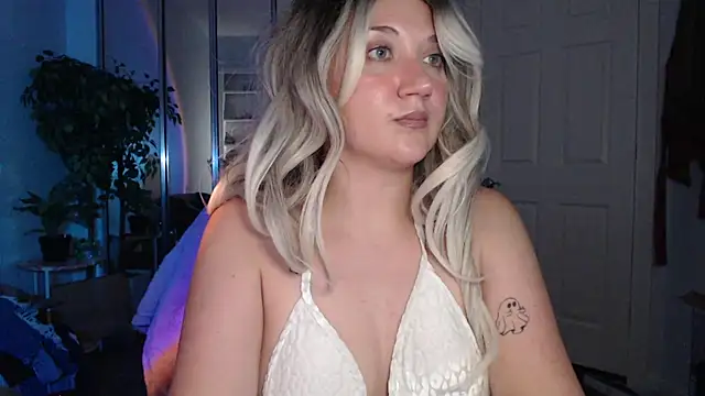 Snapshot of GoddessEmmy chatting on May 2026 06:30:02 AM GoddessEmmy online show from May 2026 06:30:02 AM