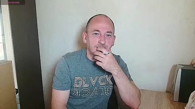 Snapshot of Johan___Barker chatting on April 2026 12:10:01 PM Johan Barker online show from April 2026 12:10:01 PM