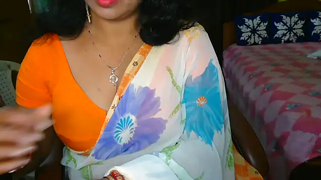 Snapshot of Anushka_21 chatting on December 2024 07:44:01 PM Anushka 21 online show from December 2024 07:44:01 PM