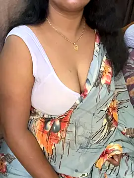 Snapshot of Anushka_21 chatting on November 2025 08:43:01 PM Anushka 21 online show from November 2025 08:43:01 PM