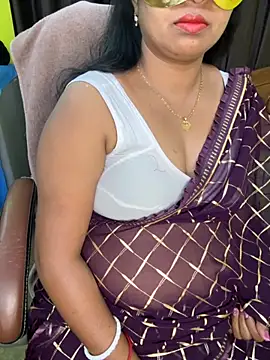 Snapshot of Anushka_21 chatting on November 2025 07:02:02 PM Anushka 21 online show from November 2025 07:02:02 PM