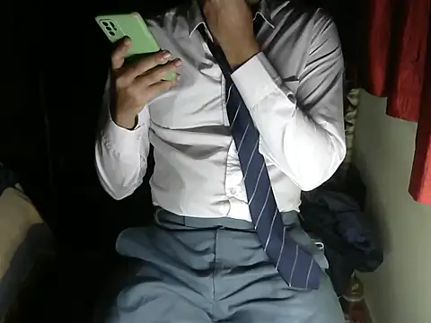 aloneboy1996 online show from January 2026 06:44:02 PM