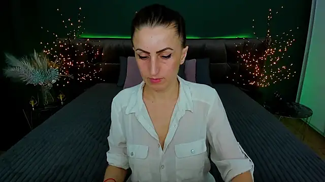 Snapshot of Rebecca_Diamond chatting on February 2025 03:59:02 PM Rebecca Diamond online show from February 2025 03:59:02 PM