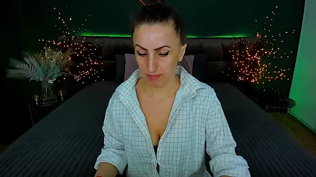 Snapshot of Rebecca_Diamond chatting on February 2025 06:40:01 AM Rebecca Diamond online show from February 2025 06:40:01 AM