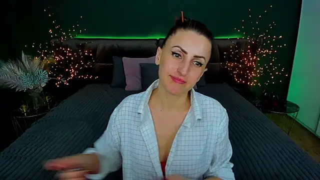 Snapshot of Rebecca_Diamond chatting on February 2025 04:00:02 PM Rebecca Diamond online show from February 2025 04:00:02 PM