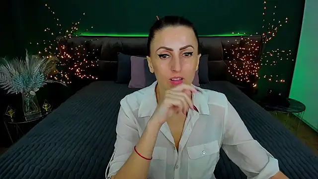 Snapshot of Rebecca_Diamond chatting on February 2025 10:55:02 AM Rebecca Diamond online show from February 2025 10:55:02 AM