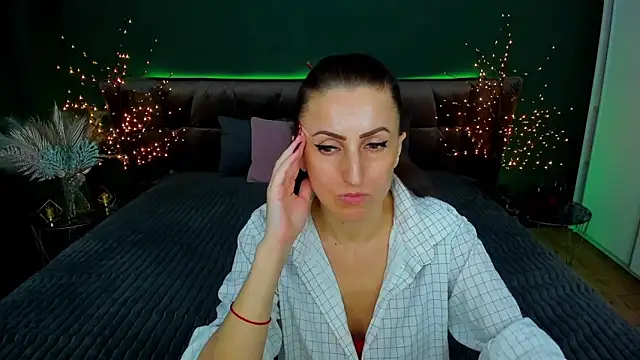 Snapshot of Rebecca_Diamond chatting on February 2025 12:43:01 PM Rebecca Diamond online show from February 2025 12:43:01 PM