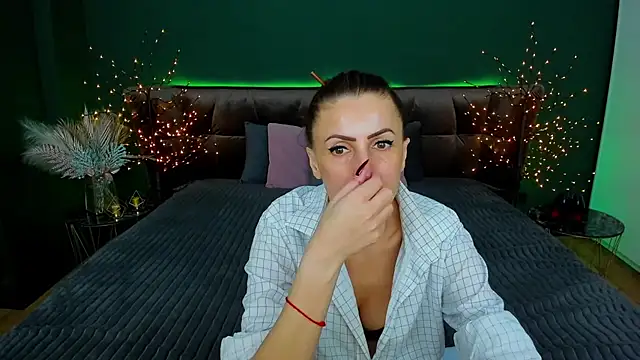 Snapshot of Rebecca_Diamond chatting on February 2025 09:32:02 AM Rebecca Diamond online show from February 2025 09:32:02 AM