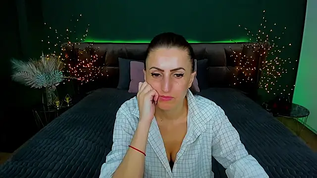 Snapshot of Rebecca_Diamond chatting on February 2025 03:43:01 PM Rebecca Diamond online show from February 2025 03:43:01 PM