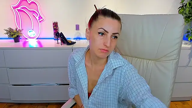 Snapshot of Rebecca_Diamond chatting on February 2025 06:17:02 AM Rebecca Diamond online show from February 2025 06:17:02 AM