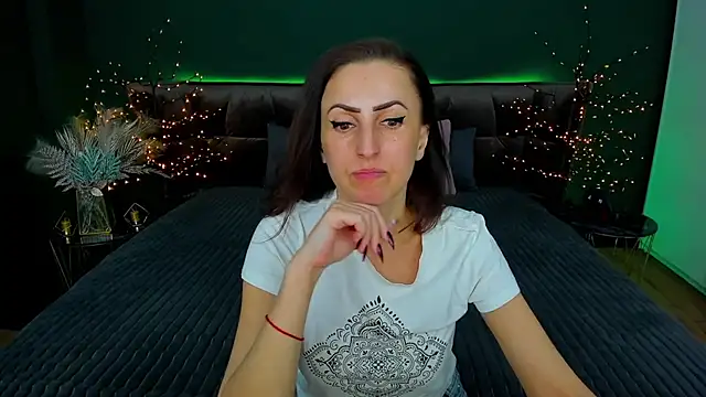 Snapshot of Rebecca_Diamond chatting on February 2025 09:32:02 AM Rebecca Diamond online show from February 2025 09:32:02 AM