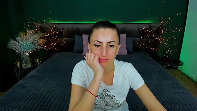 Snapshot of Rebecca_Diamond chatting on February 2025 12:34:01 PM Rebecca Diamond online show from February 2025 12:34:01 PM