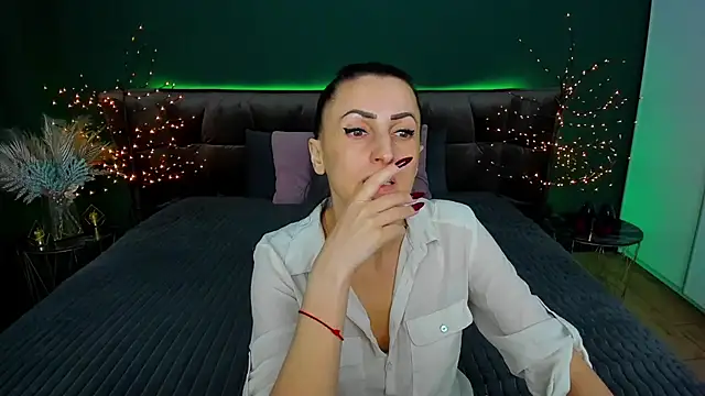 Snapshot of Rebecca_Diamond chatting on March 2025 06:26:02 AM Rebecca Diamond online show from March 2025 06:26:02 AM