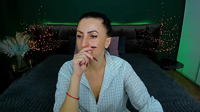 Snapshot of Rebecca_Diamond chatting on March 2025 06:12:02 AM Rebecca Diamond online show from March 2025 06:12:02 AM