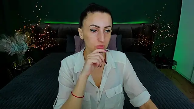 Snapshot of Rebecca_Diamond chatting on March 2025 06:41:01 AM Rebecca Diamond online show from March 2025 06:41:01 AM