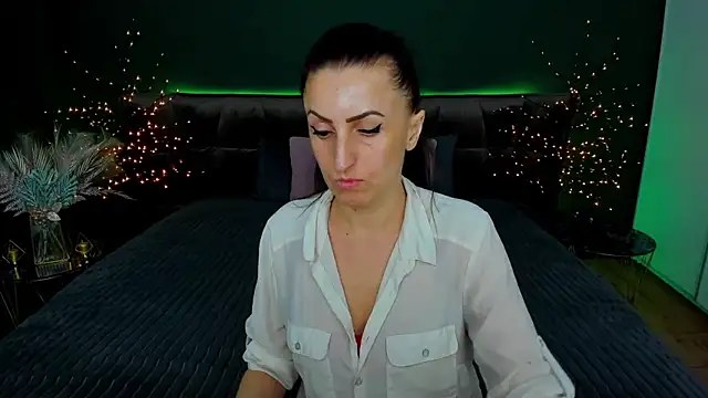 Snapshot of Rebecca_Diamond chatting on March 2025 01:04:01 PM Rebecca Diamond online show from March 2025 01:04:01 PM