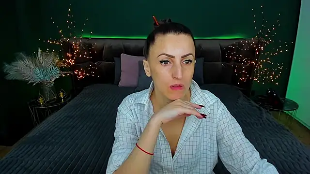 Snapshot of Rebecca_Diamond chatting on March 2025 05:57:01 AM Rebecca Diamond online show from March 2025 05:57:01 AM