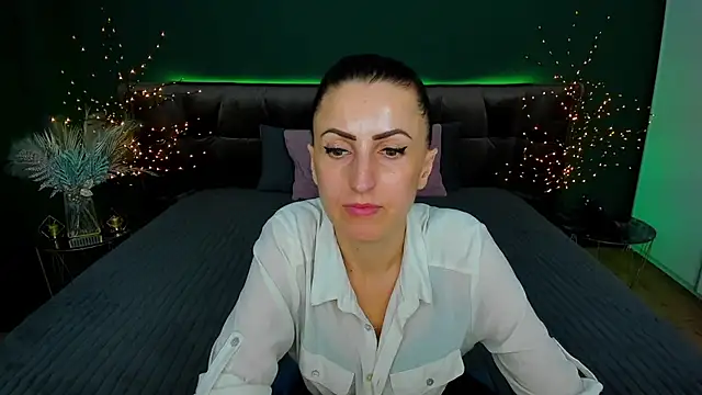 Snapshot of Rebecca_Diamond chatting on March 2025 12:29:01 PM Rebecca Diamond online show from March 2025 12:29:01 PM