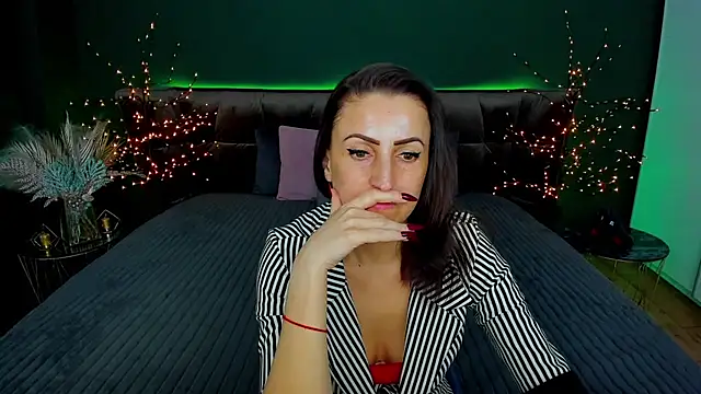 Snapshot of Rebecca_Diamond chatting on March 2025 12:33:02 PM Rebecca Diamond online show from March 2025 12:33:02 PM