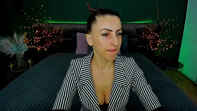 Snapshot of Rebecca_Diamond chatting on March 2025 06:36:02 AM Rebecca Diamond online show from March 2025 06:36:02 AM