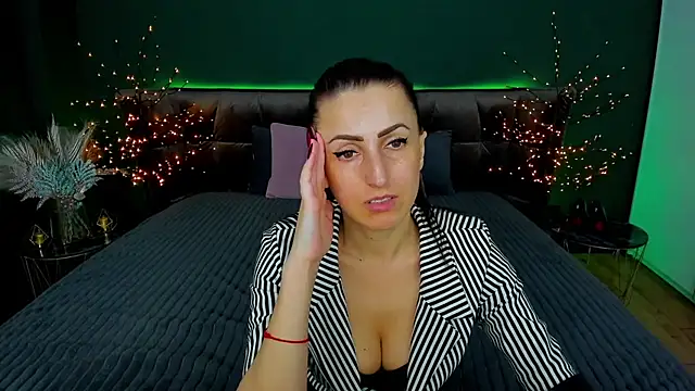 Snapshot of Rebecca_Diamond chatting on March 2025 09:42:01 AM Rebecca Diamond online show from March 2025 09:42:01 AM