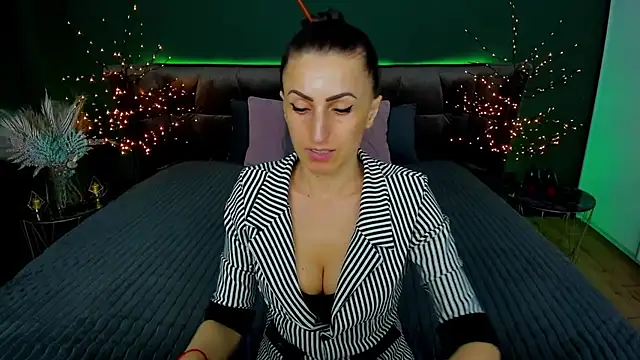 Snapshot of Rebecca_Diamond chatting on March 2025 12:47:02 PM Rebecca Diamond online show from March 2025 12:47:02 PM