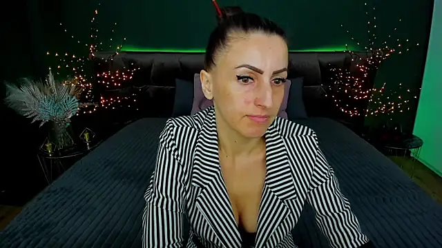 Snapshot of Rebecca_Diamond chatting on March 2025 06:27:01 AM Rebecca Diamond online show from March 2025 06:27:01 AM