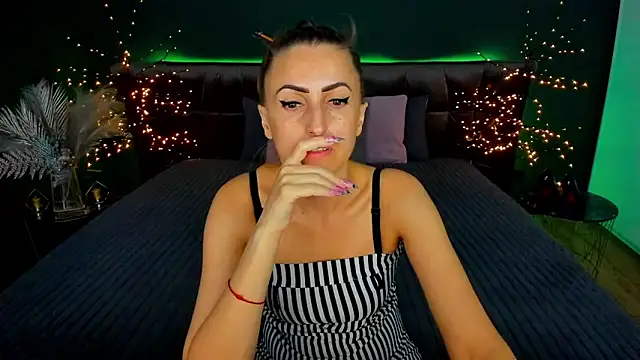 Snapshot of Rebecca_Diamond chatting on September 2025 05:41:01 AM Rebecca Diamond online show from September 2025 05:41:01 AM