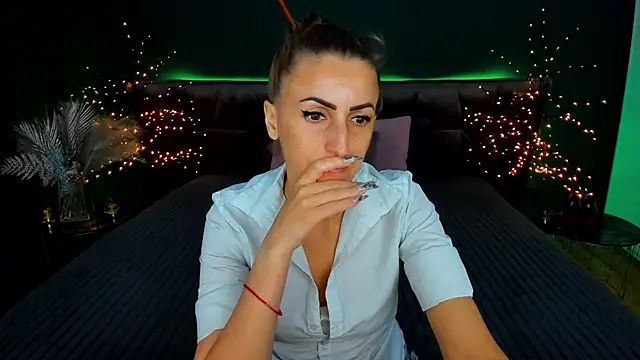 Snapshot of Rebecca_Diamond chatting on September 2025 05:44:01 AM Rebecca Diamond online show from September 2025 05:44:01 AM