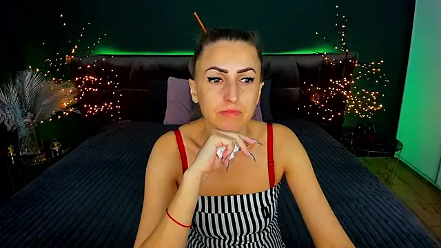 Snapshot of Rebecca_Diamond chatting on September 2025 05:44:02 AM Rebecca Diamond online show from September 2025 05:44:02 AM