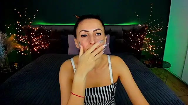 Snapshot of Rebecca_Diamond chatting on October 2025 05:39:01 AM Rebecca Diamond online show from October 2025 05:39:01 AM