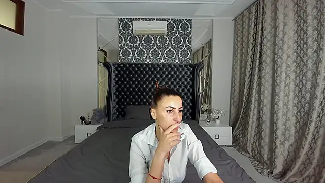 Snapshot of Rebecca_Diamond chatting on October 2025 05:27:01 AM Rebecca Diamond online show from October 2025 05:27:01 AM