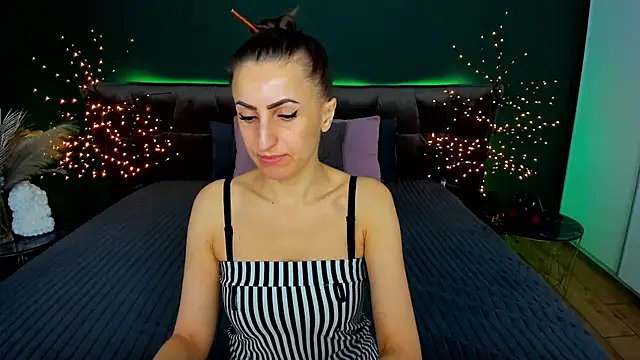 Snapshot of Rebecca_Diamond chatting on November 2025 06:46:02 AM Rebecca Diamond online show from November 2025 06:46:02 AM