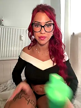 Pia July  online show from December 2025 02:00:02 PM