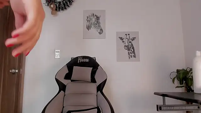 Hanna Risso online show from December 2025 05:20:01 PM