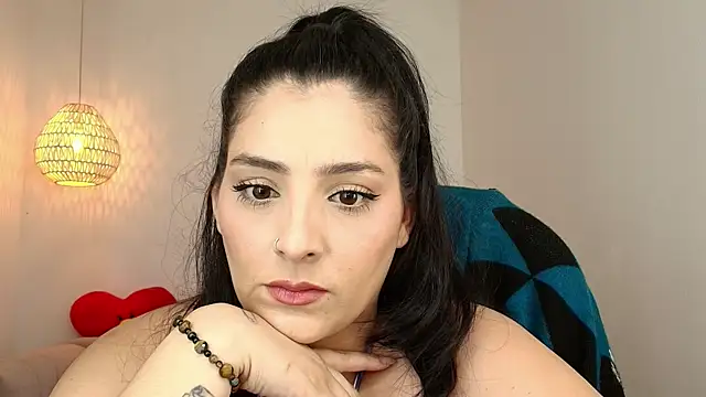 Snapshot of YummyAnna_ chatting on November 2025 05:11:01 PM YummyAnna online show from November 2025 05:11:01 PM