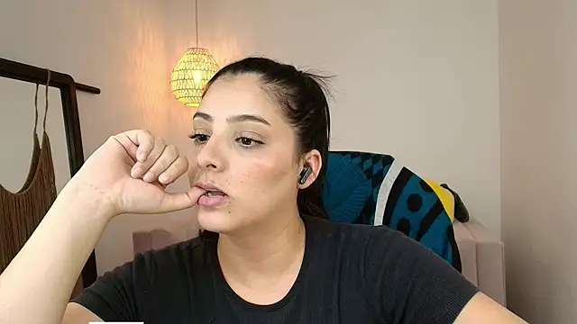 Snapshot of YummyAnna_ chatting on February 2026 08:13:01 PM YummyAnna online show from February 2026 08:13:01 PM