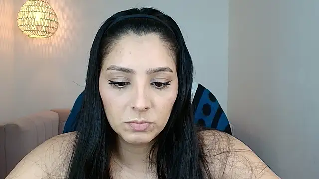 Snapshot of YummyAnna_ chatting on April 2026 07:58:01 PM YummyAnna online show from April 2026 07:58:01 PM