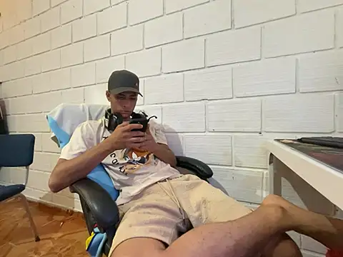 Max TheHorseDick online show from January 2026 01:32:01 AM