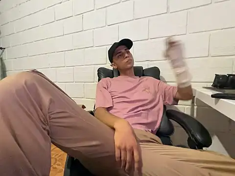 Max TheHorseDick online show from February 2026 04:35:02 AM