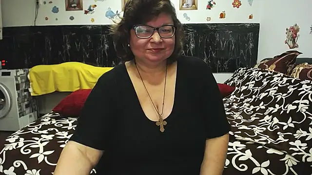 Snapshot of SweetMommaX chatting on February 2026 05:44:02 PM SweetMommaX online show from February 2026 05:44:02 PM