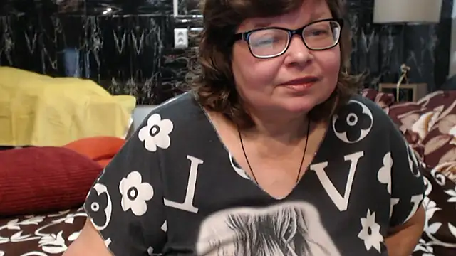 Snapshot of SweetMommaX chatting on March 2026 07:19:01 PM SweetMommaX online show from March 2026 07:19:01 PM