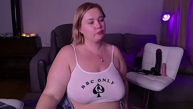 Snapshot of MargotGrey chatting on March 2025 09:51:01 PM MargotGrey online show from March 2025 09:51:01 PM