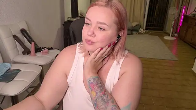 Snapshot of MargotGrey chatting on September 2025 07:03:01 PM MargotGrey online show from September 2025 07:03:01 PM