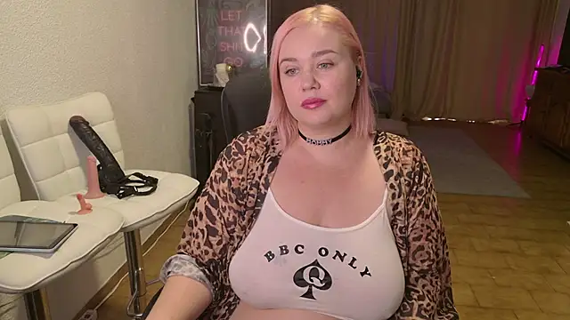 Snapshot of MargotGrey chatting on November 2025 11:32:02 AM MargotGrey online show from November 2025 11:32:02 AM