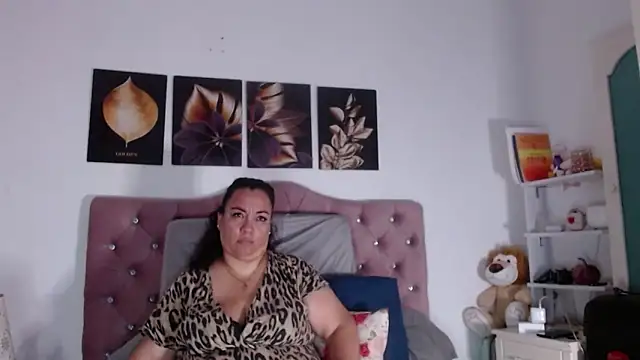Snapshot of -helen chatting on September 2025 08:12:02 PM -helen online show from September 2025 08:12:02 PM