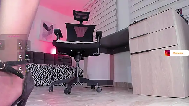 Miabelier online show from November 2025 10:53:02 PM