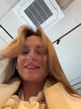 Snapshot of -AngelAri- chatting on March 2025 09:10:02 AM -AngelAri- online show from March 2025 09:10:02 AM